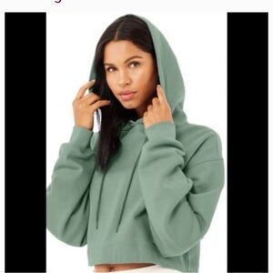 NWOT - alo yoga Bae Hoodie in spearmint size small